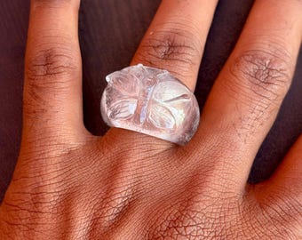 Anillo de banda de cuarzo cristal de roca facetado: Joyería llamativa con piedras preciosas naturales