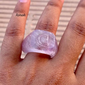 Anillo de amatista natural, piedra preciosa violeta, anillo con letra "C", joyería hecha a mano, anillo bohemio, anillo llamativo, joyería con piedra de nacimiento, regalo de Navidad.
