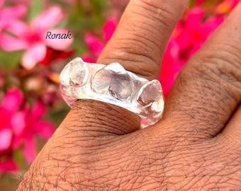 Anillo de cuarzo cristal en forma de corazón: Joyería artesanal con piedra blanca y piedra natal.