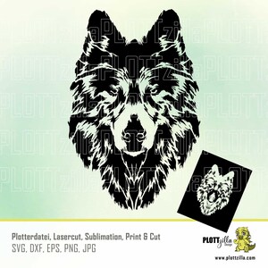 Puede incluir: Silueta en blanco y negro de la cabeza de un lobo, de frente. El lobo tiene una cola tupida y un hocico puntiagudo. La imagen es adecuada para usar como descarga digital para proyectos de manualidades como cortar, imprimir y sublimar.