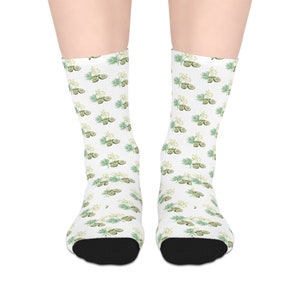 Tree Frogs Mid-length Socks gift for someone who loves frogs