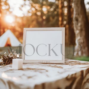 Mockup cornice baby shower 10x8, mockup cartello orizzontale neutro, mockup campeggio, mockup PSD cartello da tavolo, mockup cartello da tavolo paesaggio 10x8 CP2