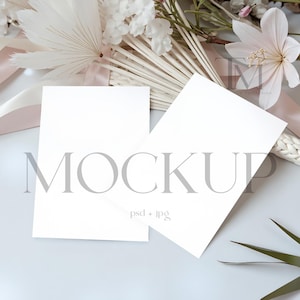 Dubbel 5 x 7 uitnodigingsmodel bruiloft uitnodigingsmodel Boho uitnodigingskaarten Mock-up 5 x 7 kaartmodel PSD slim object modern twee minimalistisch