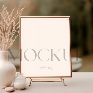 Boho Bar Menü Schild Mockup, Neutraler Rahmen Tischnummer Mockup, Goldrahmen Karte Mockup, Tabletop Schild Mockup, PSD 8x10 Tischschild Mockup