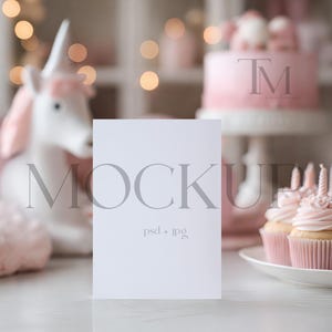 Mädchen Geburtstag Invite Mockup, 5X7 Grußkarte Mockup, Rosa 5x7 Karte Mockup, Einhorn Einladung Mockup, Kinder laden Mockup PSD ein