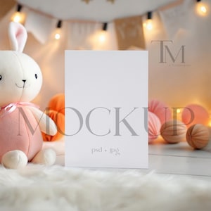 Mockup de chá de bebê de coelho, mockup de cartão de chá de menina, mockup de convite editável 5x7, mockup de cartão de aniversário infantil, mockup de convite fofo PSD