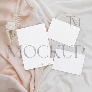 Mockup di set di inviti per la festa, mockup di invito e biglietto di invito, mockup di suite per matrimoni, mockup di risposta alla richiesta di matrimonio, mockup di invito e risposta alla richiesta di matrimonio