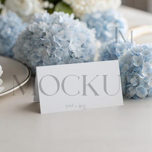 Mockup voor visitekaartjes met bloemen, mockup voor tentvouw, mockup voor minimale naamkaart, mockup voor visitekaartjes, mockup voor bruiloftsbriefpapier, mockup voor kaarten