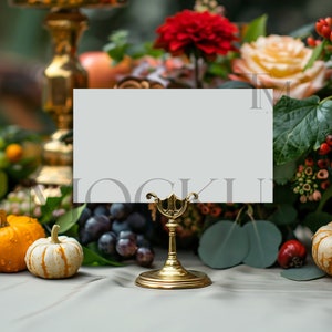 Mockup de tenda para cartão de lugar, mockup de cartão em tenda, mockup de cartão de bufê, mockup de cartão de lugar com nome, mockup de cartão de lugar para casamento, mockup de cartão de comida