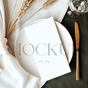 Mockup del menu della cena, Mockup del menu 4x8 Card, Mockup del menu della cena di matrimonio moderno, Mockup del biglietto d'invito, Mockup del menu evento semplice, Mockup PSD