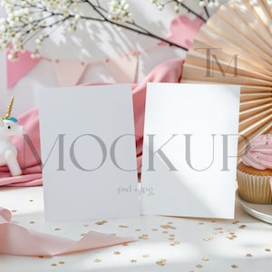 Doppelseitiges Kartenmodell, 5x7 Geburtstagseinladungsmodell, Rosa Grußkartenmodell, Babypartyeinladungsmodell, Einladungsmodell mit zwei Karten PSD