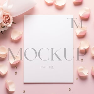 Mockup di biglietto di San Valentino, modello di mockup di invito, mockup di biglietto di compleanno, mockup di San Valentino, mockup di biglietto d&#39;amore, mockup di biglietto vuoto, VD3