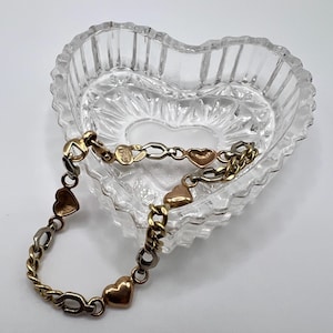 Charming & Delightful Women’s 14k Yellow, Rose and White Solid Gold Heart Bracelet 7.5 in wt 8.10g Figaro Style Link