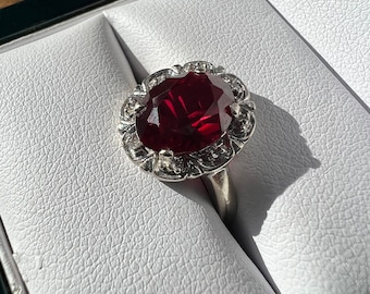 Elegant Created Ruby set in 14k White Gold Ring with Diamond Accents sz 6 wt 3.75g Estate find!