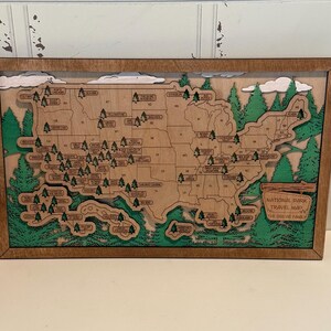 Carte de voyage des parcs nationaux des États-Unis | Bracelet d'aventure personnalisé | Décoration murale en bois avec arbres | Cadeau de famille | Carte personnalisée des parcs nationaux