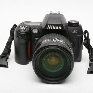 Nikon N80 35mm SLR w/Nikkor AF 28-105mm f3.5-4.5D zoom lens, strap+++ NIce!