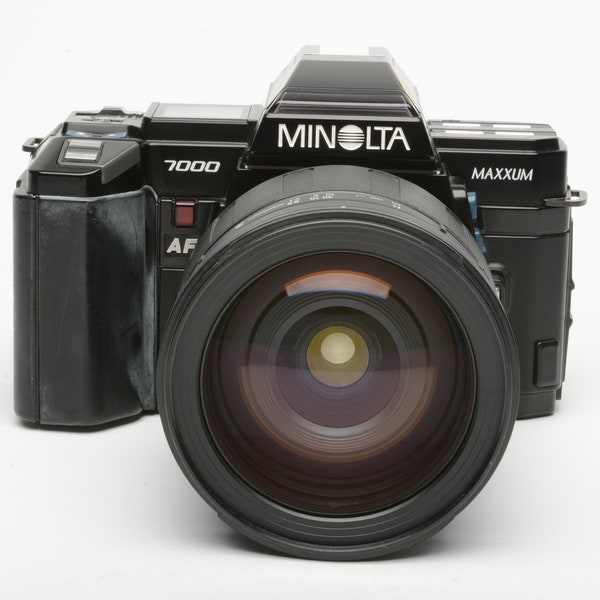 Minolta Maxxum 7000 35mm SLR w/Tamron AF 28-200mm f3.5-5.6 Asph. zoom lens, case, strap