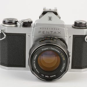 Pentax H1a 35mm SLR Camera w/55mm F2 lens, new seals, case, skylight filter, nice!