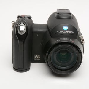 コニカミノルタ Dimage Z3 12倍速 4MP デジタルポイント＆シュート バンドル（512MB SDカード付き）