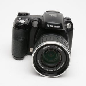 Fujifilm FinePix S Series S5200 5.1MP Digital Point&Shoot camera, 1GB XD, UV, Tested