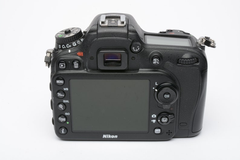 Nikon D7100 DSLR Body Only Batt, charger, Only 17,142 Acts Fully tested, nice image 4