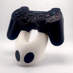 Hollow Knight Controller Stand: 3D Printed Gamer Decor Hornet