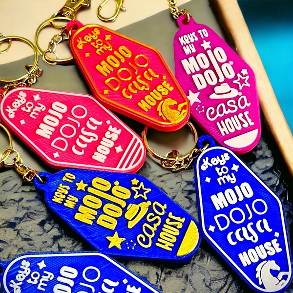 Mojo Dojo Casa House Keychain - Farboptionen Schlüsselanhänger - 3D gedruckt, benutzerdefinierte Farben und Text, bedruckter Taschenanhänger / Schlüsselanhänger