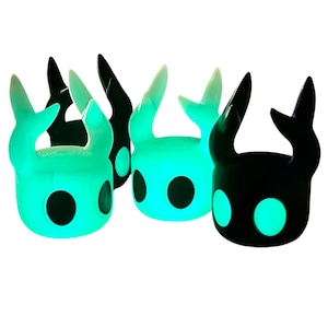 Hollow Knight Controller Stand: 3D Printed Gaming Decor, Glows in Dark