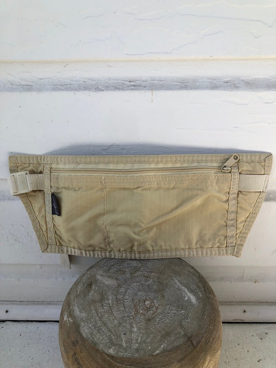 Vintage 90's Eagle Creek Beige Fanny Pack