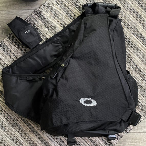 OAKLEY Like Vintage 00s Nylon Multipocket Sling Bag crossbody 