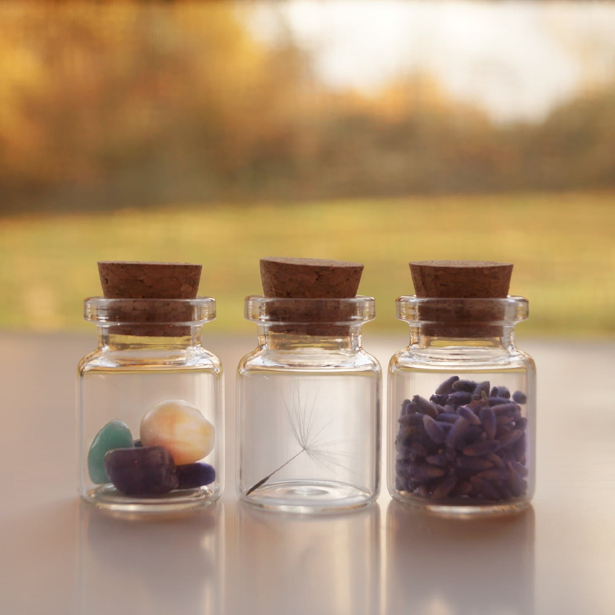 Souffle dans une bouteille, petites bouteilles, pierres précieuses, graines de souhait, souhait dans une bouteille, lavande, lavande dans une bouteill