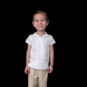 Guayabera outfit boys. Baby boy guayabera. outfit for special ocaccion baptism, birthay, wedding. Baptism outfit. guayabera mexico