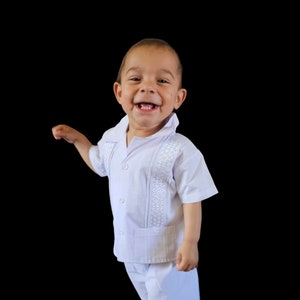 Guayabera white outfit boys. Baby boy guayabera. outfit for special ocaccion baptism, birthay, wedding. Baptism outfit. guayabera mexico
