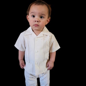 Guayabera outfit boys. Baby boy guayabera. outfit for special ocaccion baptism, birthay, wedding. Baptism outfit. guayabera mexico
