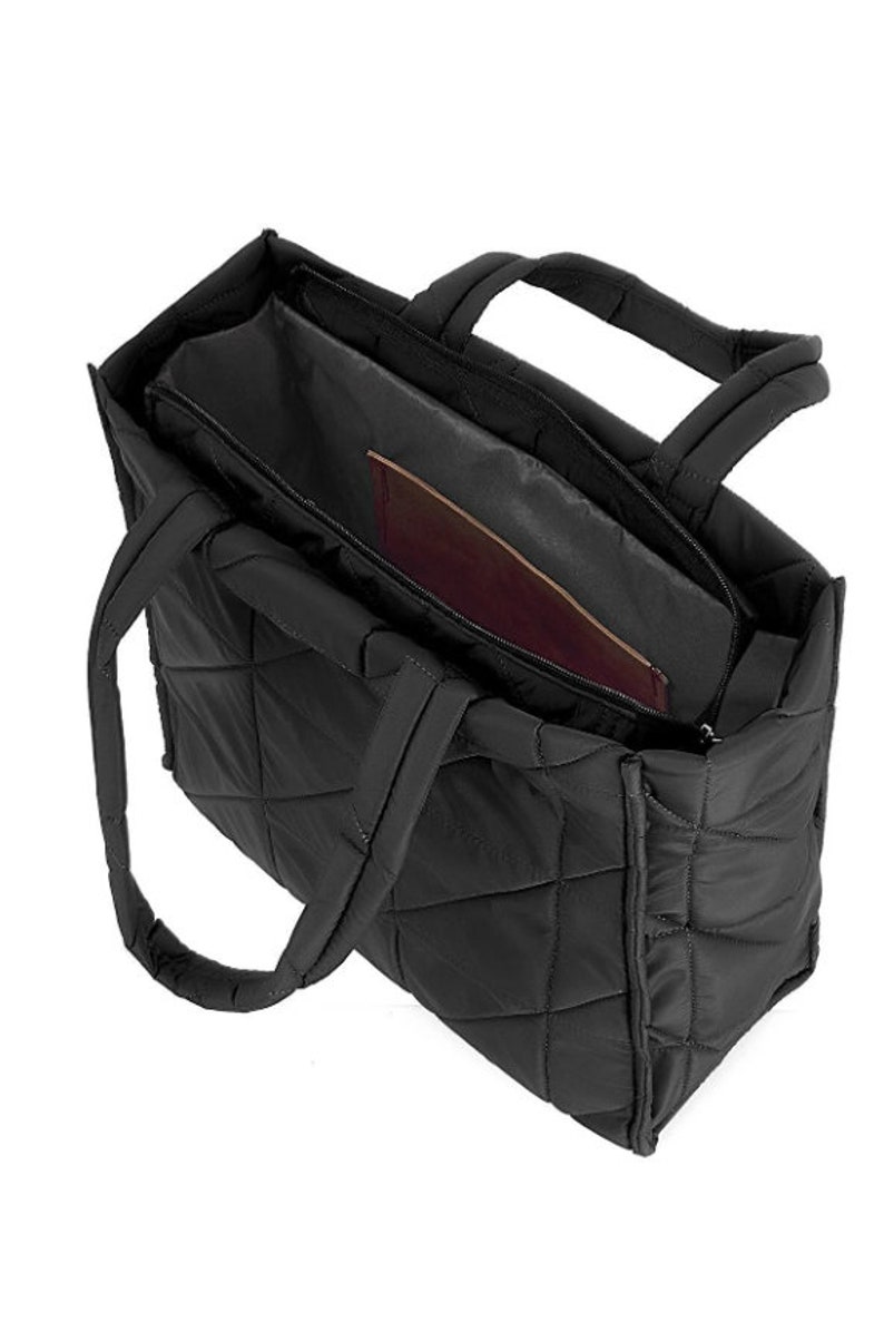 Produktbild von Zwei Damen Puffer Tasche Cleo CL50 Gesteppte Moonbag 2 Liter Wasserabweisende Quilted Puffy Bag Halbmond Form Recyceltes Nylon Stepptasche Tragbar Als Umhaengetasche Oder Crossbody Black 1855809179