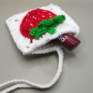 Mini borsetta all’uncinetto con fragola/Custodia AirPods/Portachiavi/Portaoggetti decorato con frutta/Porta trucchi/Borsina da agganciare
