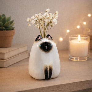 Handgefertigte Mini-Vase mit Siamkatzenmotiv – Halter für Katzenbart und Räucherstäbchen – Schreibtischdeko – Geschenkidee
