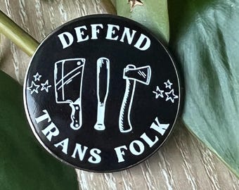 runder schwarz weißer Anstecker ""verteidigung trans folk"""