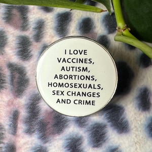 spille smaltate gotiche da attivista liberale di sinistra, distintivi punk rotondi in bianco e nero