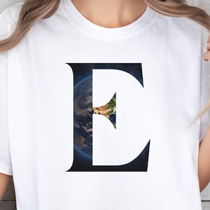 Camiseta Terra, camisa universo com a letra E, camisa espaço, camisa planeta terra, confie no universo, camisa universo para homem e mulher