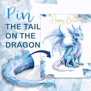 Op de afbeelding: Een blauwe waterverfdraak met vleugels en een staart. De staart ontbreekt en er is een X waar deze zou moeten zijn. De tekst "Happy Birthday" staat in gouden letters op de kaart. Het spel heet "Pin the Tail on the Dragon".