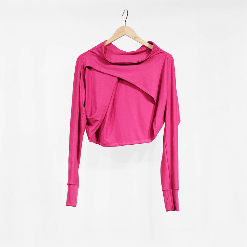 Pink original bolero with long sleeves and no collar. Asymmetric in the front and loose cut on the back. The bolero is comfortable and at the same time highlights your figure. Sizes XS - XL and also tailored. Handmade from our studio.
