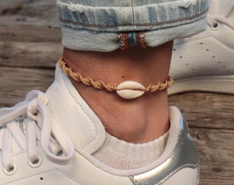 Twisted ankle bracelet with a natural cowrie connector, customizable ankle bracelet, adjustable, Boho chic bracelet, surfer