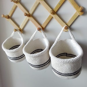 Gehäkelter Wandhängekorb, Spielzeugorganisation, Hängekorbspielzeug, Fluraufbewahrung, Boho Wandkorb, Wandbehangaufbewahrung, Kinderzimmerdekor