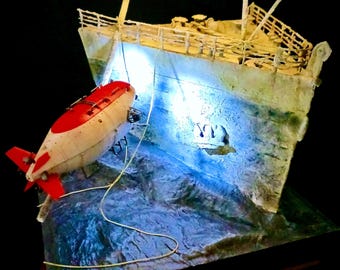 1/72 scale underwater exploration diorama discovering the bow of the Titanic with LED