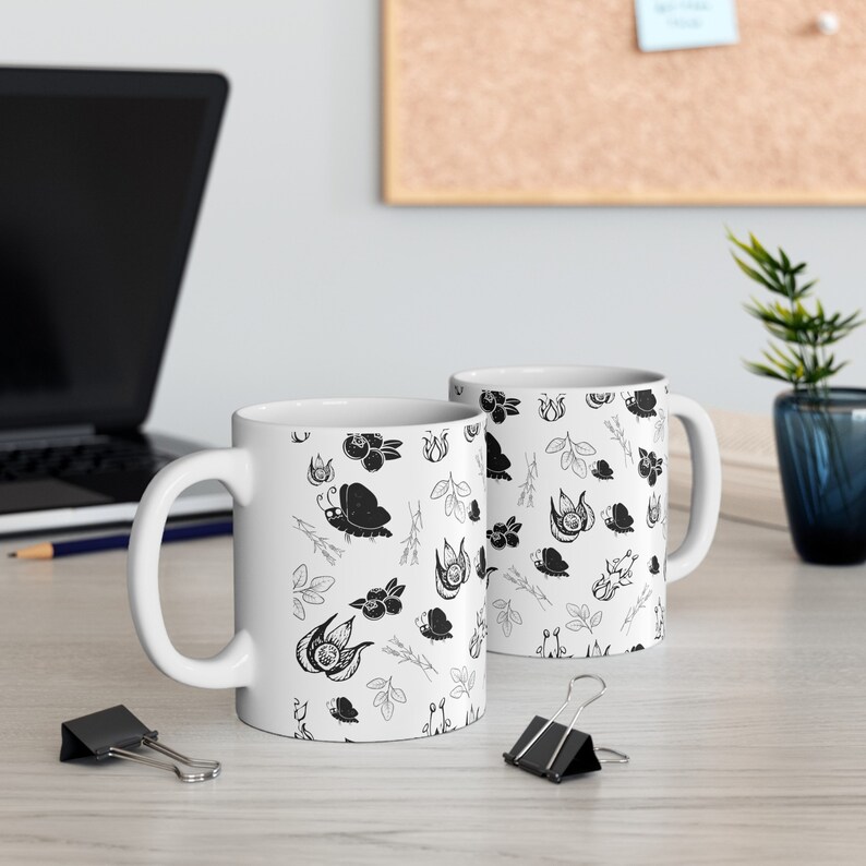 Taza de polilla, taza de cerámica blanca, taza de té con flores, taza de café, bellas artes, botánica, Cottagecore, regalo de bruja para amantes del té, taza de Halloween, regalo de Navidad imagen 8