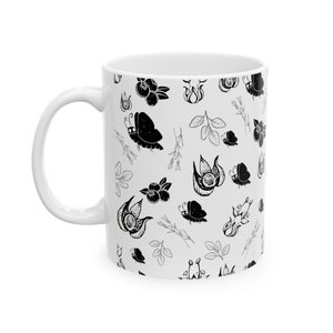 Taza de polilla, taza de cerámica blanca, taza de té con flores, taza de café, bellas artes, botánica, Cottagecore, regalo de bruja para amantes del té, taza de Halloween, regalo de Navidad imagen 7
