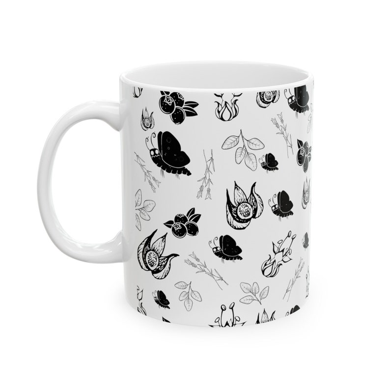 Taza de polilla, taza de cerámica blanca, taza de té con flores, taza de café, bellas artes, botánica, Cottagecore, regalo de bruja para amantes del té, taza de Halloween, regalo de Navidad imagen 7