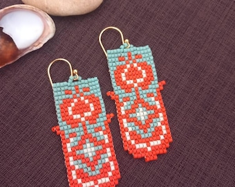 Boucles d'oreilles créoles, tissées en perles miyuki, motif: feuilles et perroquet, ton vert et orange - Un grand marché