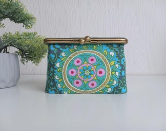 Caja de almacenamiento floral con cierre metálico